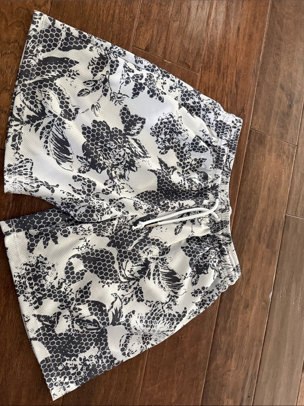 Floral Print Athletic Drawstring Shorts in White and Black